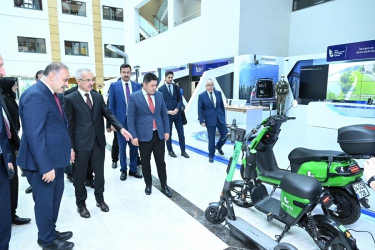 Ulaştırma Bakanı Uraloğlu BTK Akademiyi ziyaret etti