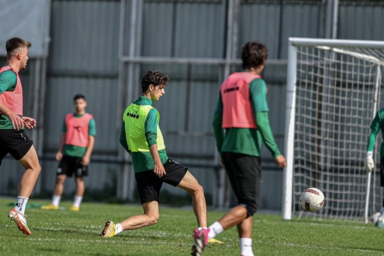 Bursaspor, Adıyaman FK ma&ccedil;ının hazırlıklarına antrenmanla başladı