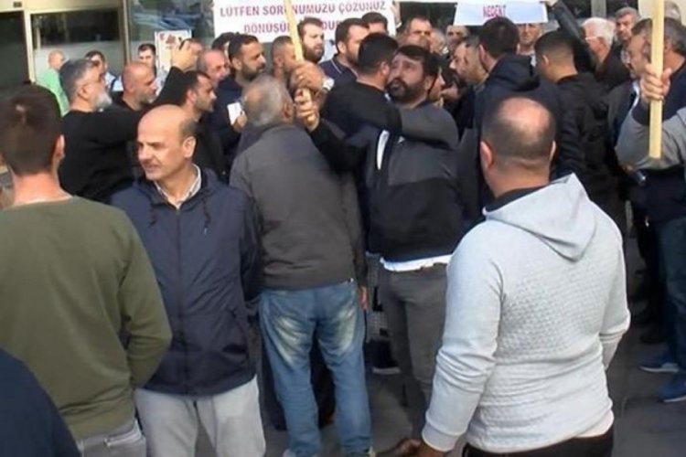 İBB &ouml;n&uuml;nde taksicilerden 4+1 ara&ccedil; eylemi!
