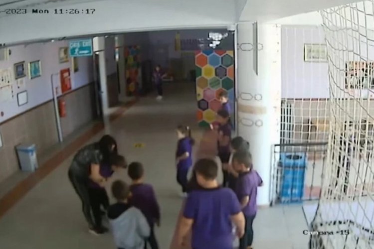 Uşak'ta &ouml;ğrencinin boğazına ka&ccedil;an portakalı &ouml;ğretmeni &ccedil;ıkardı