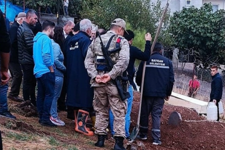 Otob&uuml;s kazasında &ouml;len &ccedil;ocukların cenazeleri karıştı!