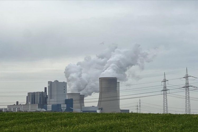 D&uuml;nyada fosil yakıttan elektrik &uuml;retimi d&uuml;ş&uuml;şte
