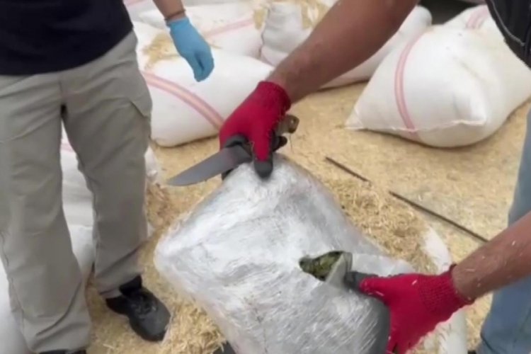 Adana'da saman &ccedil;uvallarından 66 kilo 684 gram uyuşturucu &ccedil;ıktı