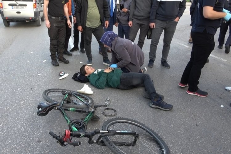 Bursa'da motokurye karşısına &ccedil;ıkan bisikletli &ccedil;ocuğa &ccedil;arptı!