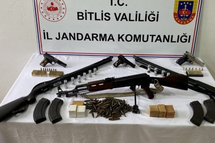 Bitlis'te sosyal medyada silahlı poz verenlere operasyon