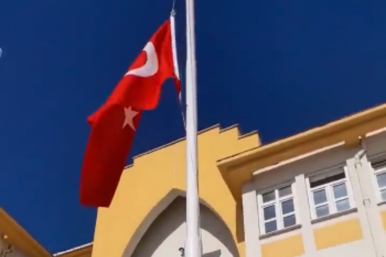 T&uuml;rkiye'de 2 gen&ccedil; Milli yasa tepki g&ouml;sterdi