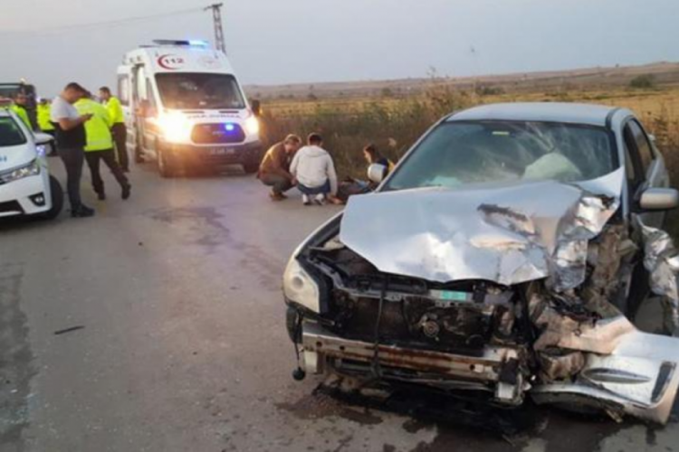 Edirne'de 'dur' ihtarına uymadı 2 polis yaralandı