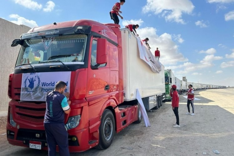 Refah Sınır Kapısı a&ccedil;ıldı! Yardım TIR'ları sınır kapısında
