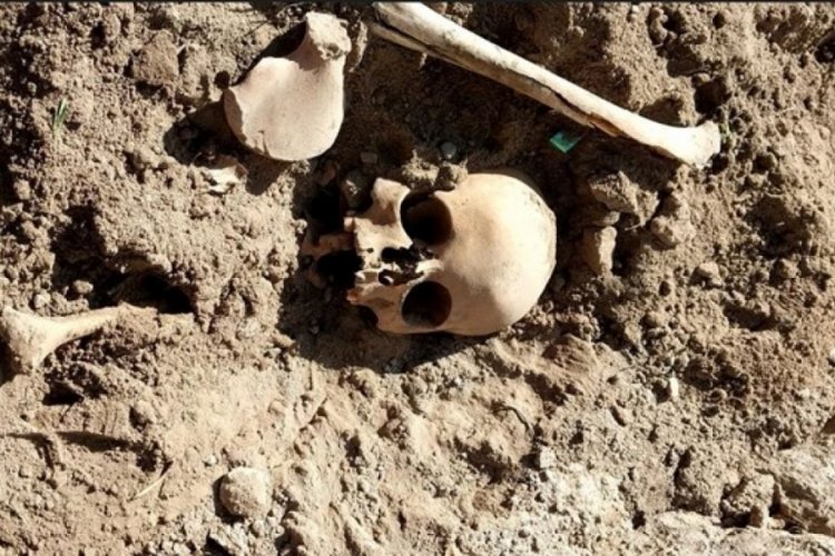 Kayseri'de bir okulun bah&ccedil;esinde insan kafası ve kemikleri bulundu