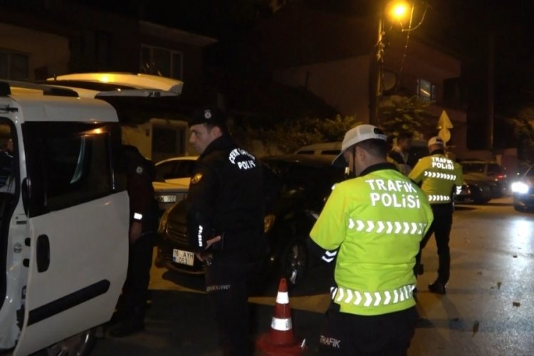 Bursa'da 'huzur' denetimi: Aranan kişiler ve silahlar ele ge&ccedil;irildi
