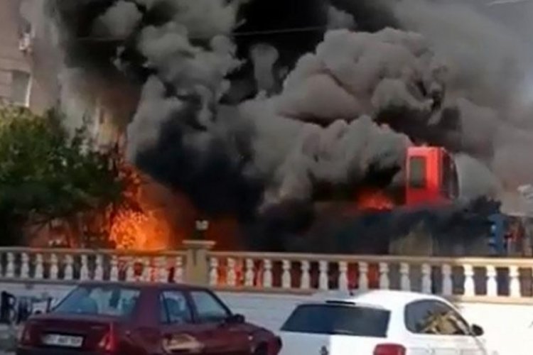Antalya'da  dikim at&ouml;lyesi ve deposunda yangın!