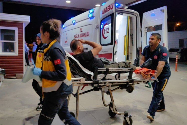 Bursa'da k&uuml;f&uuml;r eden eşine sinirlenen kadın eşini bı&ccedil;akla yaraladı