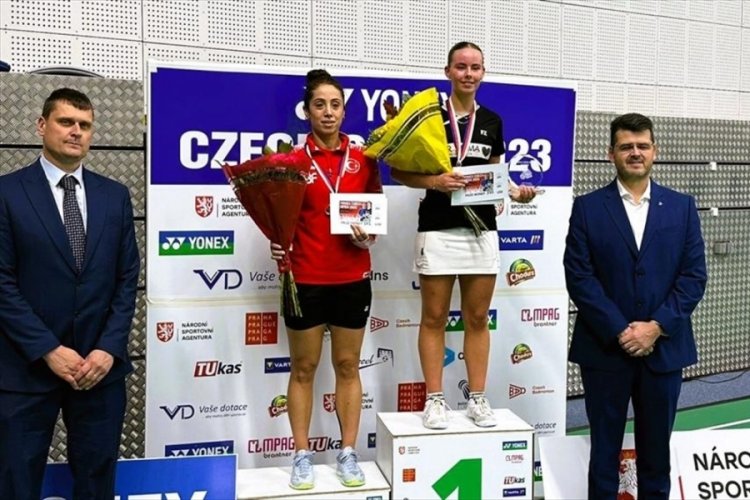 Milli badmintoncu &Ouml;zge Bayrak, &Ccedil;ekya'da g&uuml;m&uuml;ş madalya aldı