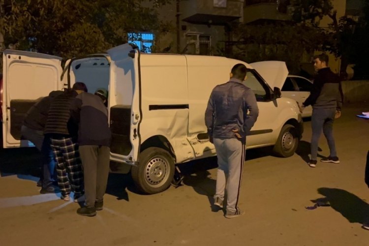 Aksaray'da cip ile hafif ticari ara&ccedil; &ccedil;arpıştı: Yaralılar var