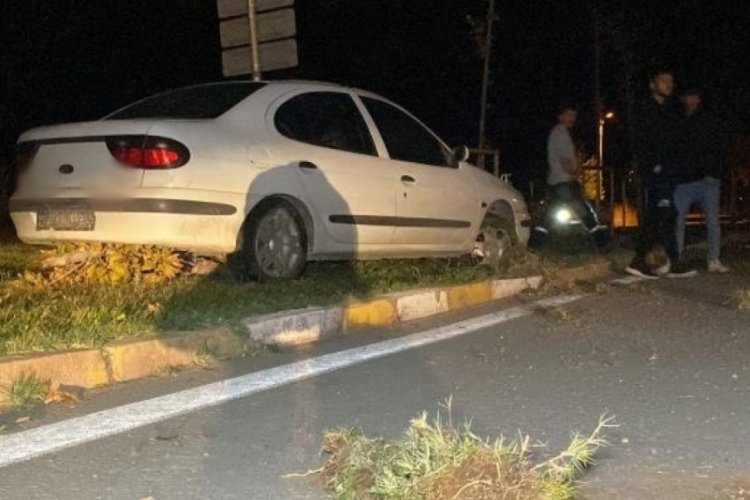 Aksaray'da 16 yaşındaki ehliyetsiz ve alkoll&uuml; s&uuml;r&uuml;c&uuml; kaza yaptı