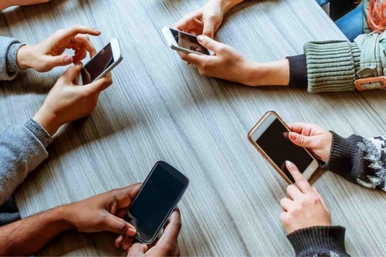 Telefonda &ccedil;ok vakit ge&ccedil;irenler &ouml;nemli olayları ka&ccedil;ırıyor!