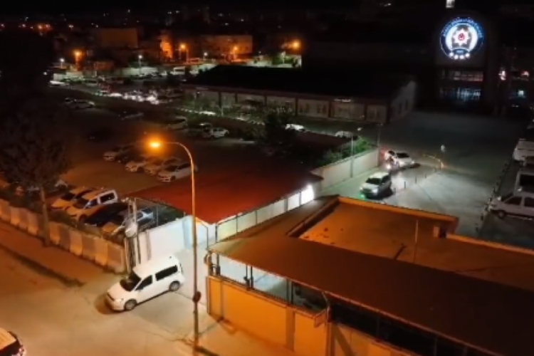 Bursa dahil 6 ilde Kafes operasyonu! Bayğaralar su&ccedil; &ouml;rg&uuml;t&uuml; &ccedil;&ouml;kertildi