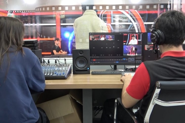 Bursa'da geleceğin anchormanları bu okulda yetişiyor
