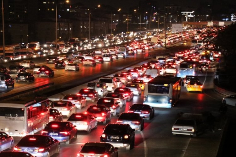 Trafiğe eyl&uuml;lde 198 bin 740 aracın kaydı yapıldı