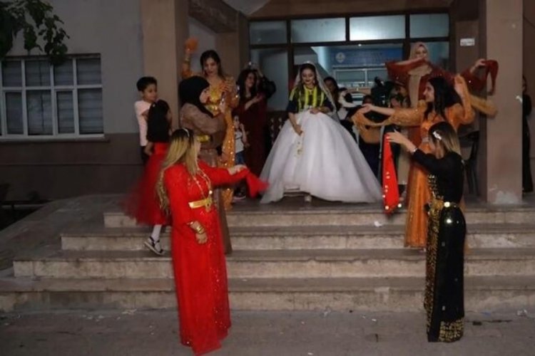 Gelinden damada formalı s&uuml;rpriz
