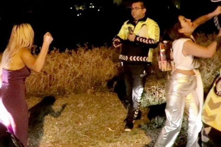 Ka&ccedil;arken yakalandılar! 2 kadın ortalığı birbirine kattı