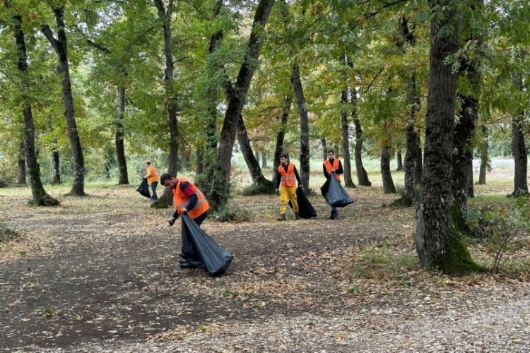Bursa'da ormanlara giriş yasaklarının sona ermesinin ardından &ccedil;&ouml;p g&ouml;r&uuml;nt&uuml;leri b&ouml;yle g&ouml;r&uuml;nt&uuml;lendi!