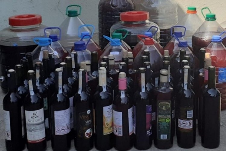 Elazığ'da 2 bin 85 litre ka&ccedil;ak şarap ele ge&ccedil;irildi: 1 g&ouml;zaltı