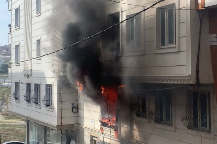 İstanbul'da 4 katlı binada yangın!