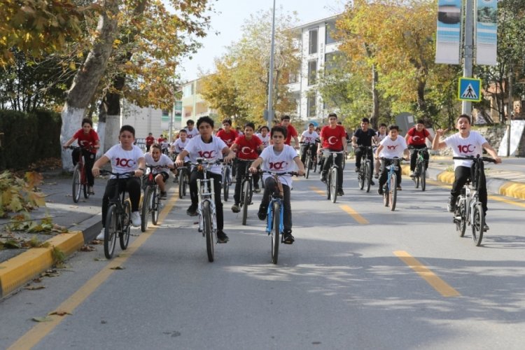 Sakarya'da Cumhuriyet'in 100. yılı dolayısıyla bisikletle şehir turu