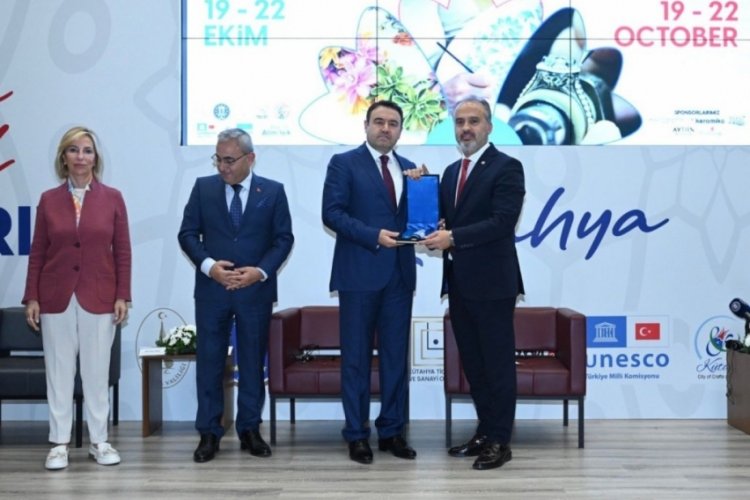 Bursa B&uuml;y&uuml;kşehir Belediye Başkanı Alinur Aktaş Yaratıcı K&uuml;lt&uuml;rel End&uuml;stri Zirvesi'nde