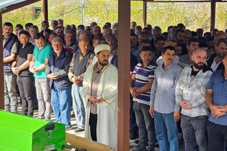 Zonguldak'ta baba ve k&uuml;&ccedil;&uuml;k kızı yan yana toprağa verildi