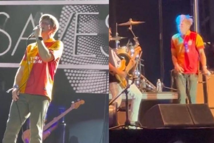 Saves The Day grubu solisti Chris Conley Galatasaray formasıyla sahneye &ccedil;ıktı