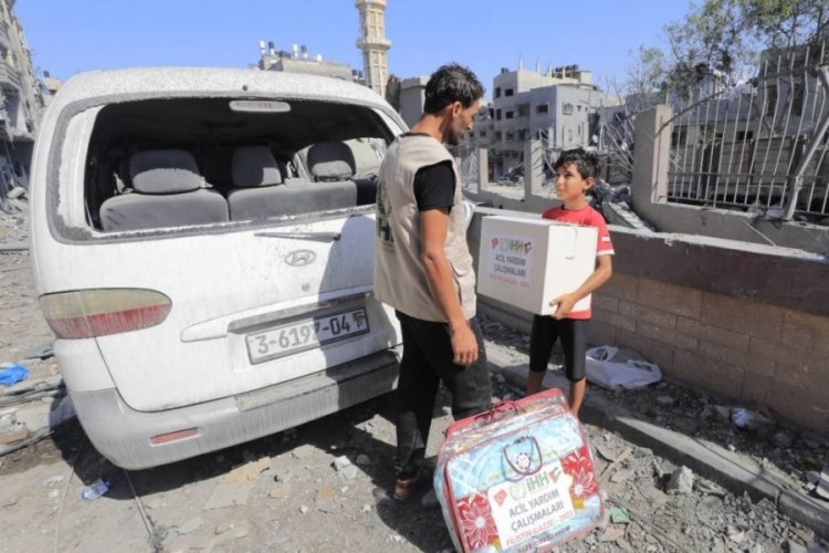 İHH, Gazze'ye 2 bin 682 gıda kolisi dağıttı