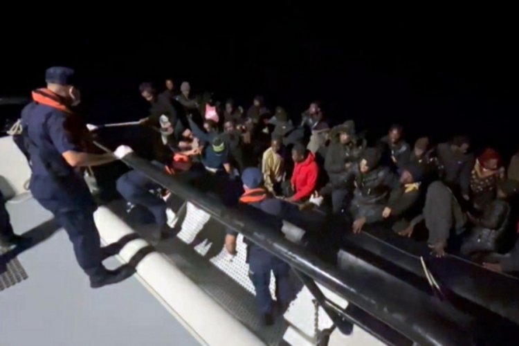 Muğla Marmaris'te 47 d&uuml;zensiz g&ouml;&ccedil;men kurtarıldı
