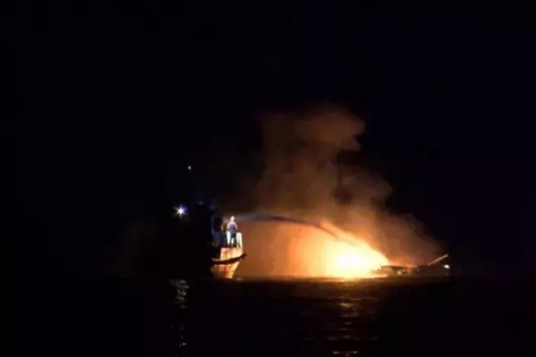 İstanbul'da yat alevlere teslim oldu