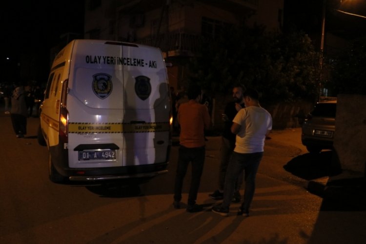 Adana'da d&ouml;nerci d&uuml;kkanına silahlı saldırı! Baba ve oğul yaralandı