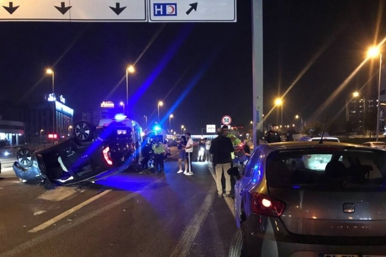 İstanbul'da otomobil park halindeki araca &ccedil;arptı