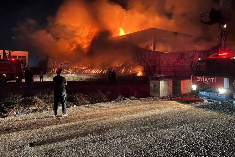 Manisa'daki fabrika yangını kontrol altına alındı