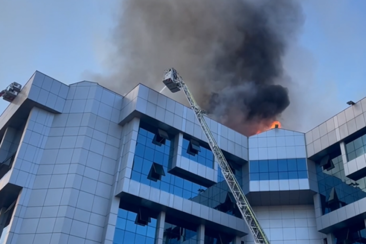 Konya'da Karatay Belediye binasında yangın &ccedil;ıktı