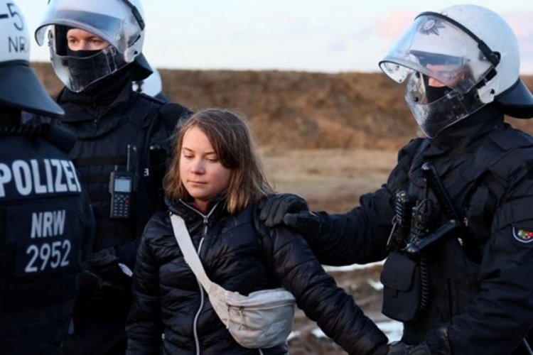 İsrail Eğitim Bakanlığı, İklim aktivisti Greta Thunberg'i m&uuml;fredattan siliyor