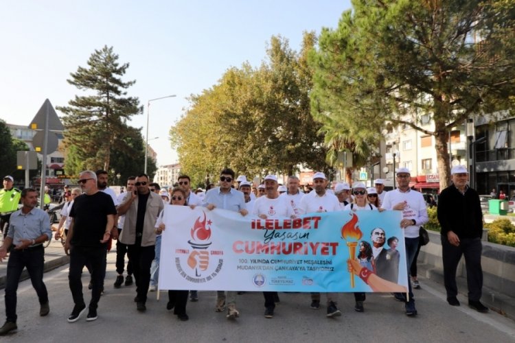 Bursa'da başlatılan Cumhuriyet Y&uuml;r&uuml;y&uuml;ş&uuml; beşinci g&uuml;nde Seyitgazi'ye ulaştı