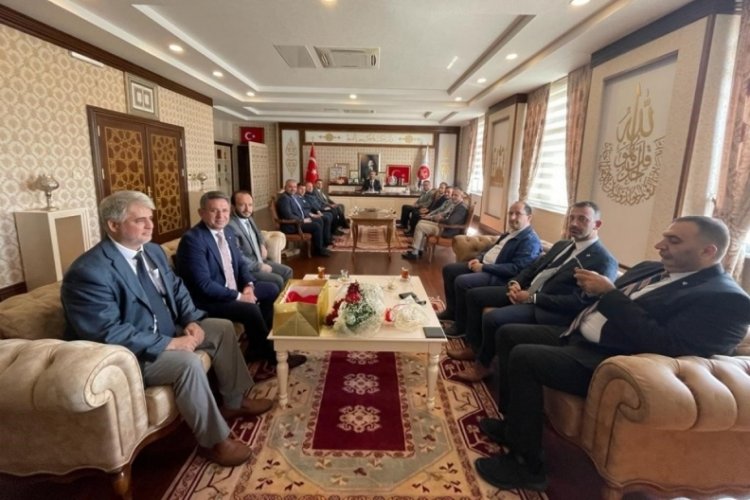 MHP Bursa'dan 'Her minareye bir bayrak, her minareye bir sancak' kampanyası