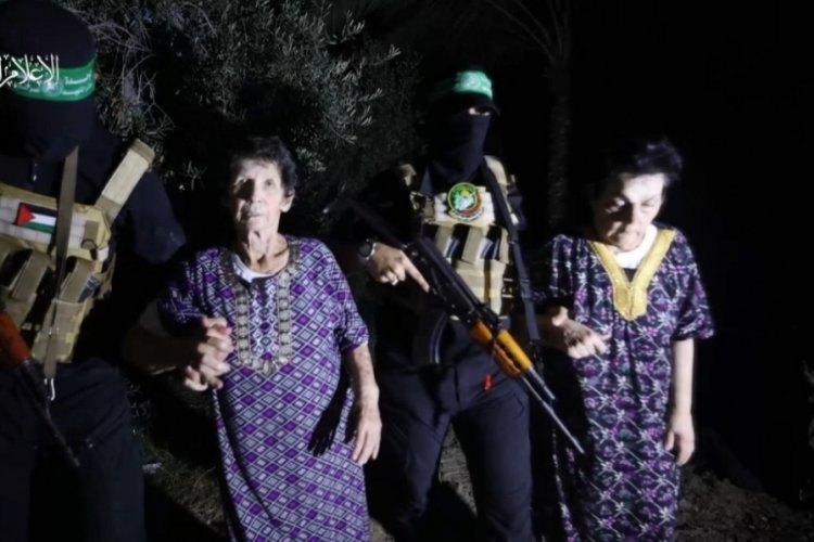 Hamas serbest bıraktığı 2 rehinenin g&ouml;r&uuml;nt&uuml;lerini paylaştı