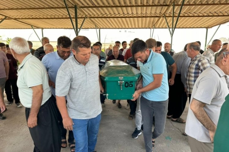 Mersin'de eşi tarafından &ouml;ld&uuml;r&uuml;len hemşire toprağa verildi