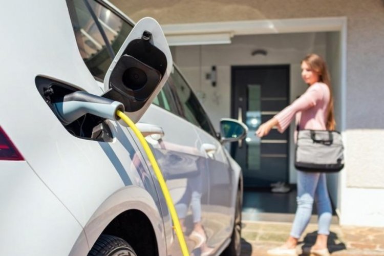 Elektrikli ara&ccedil;ta 'şarj' gerilimi! Sorun giderek b&uuml;y&uuml;yor