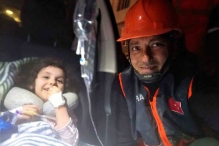 Hatay'da minik &Ouml;yk&uuml;'y&uuml; enkazdan kurtaran ekip, aylar sonra yaşadıklarını anlattı