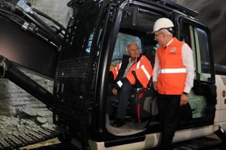 Bakan Uraloğlu S&uuml;nebeli T&uuml;neli'nin ışık g&ouml;rme t&ouml;renine katıldı