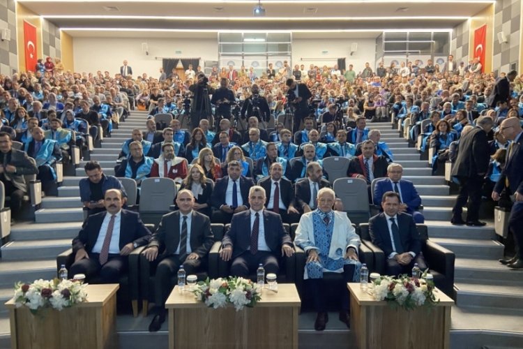 Bakan Bolat: 200'&uuml;n &uuml;zerinde &uuml;lkeye 11 bin 500 kalem &uuml;r&uuml;n satıyoruz!