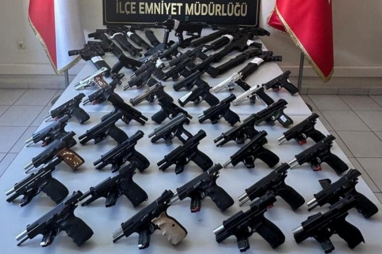 Adana'da ruhsatsız silah bulunduran 15 kişi tutuklandı