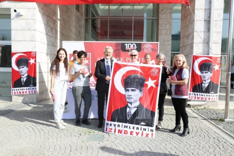 Nil&uuml;fer Belediyesi'nden 100. yıl i&ccedil;in Atat&uuml;rk posteri